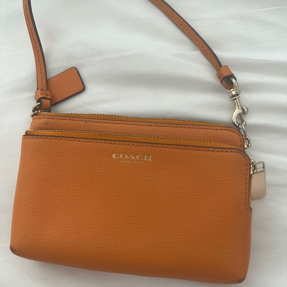 Coach wristlet orange color - Picture 2 of 6